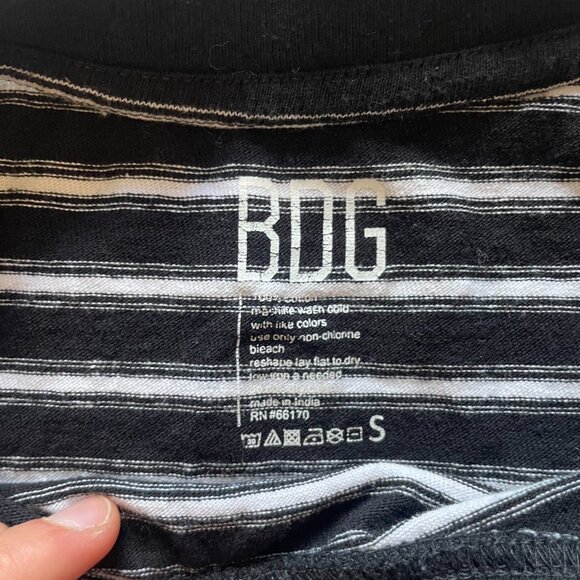 BDG black and white striped cropped grunge t shirt! - Picture 13 of 14